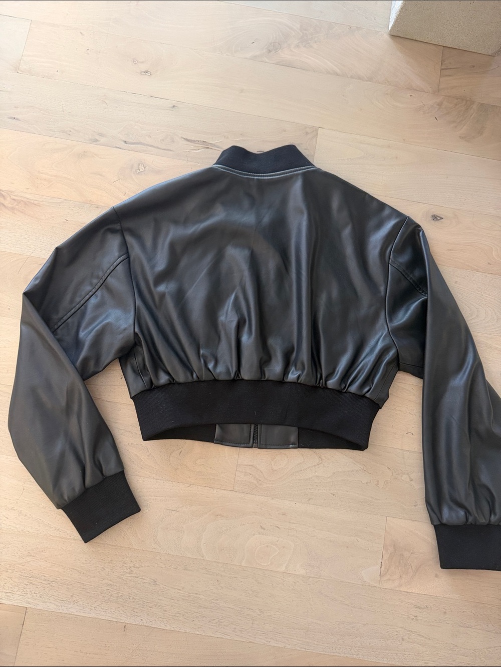LAMARQUE 100% Polyurethane Black Cropped Leather Bomber Jacket - Picture 4 of 4